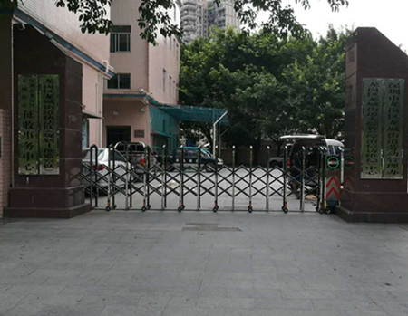 深圳市必博bibo龙岗街道办装置黑金刚电动伸缩门项目